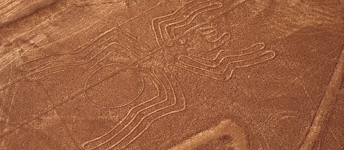 Vista aérea de la araña en las Líneas de Nasca